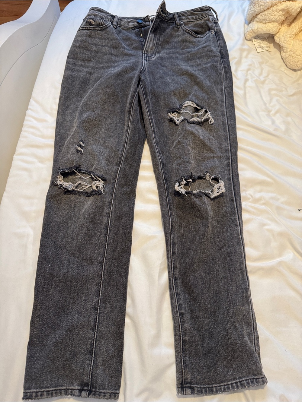 PacSun Women’s Straight Leg Ripped Jeans - Black
